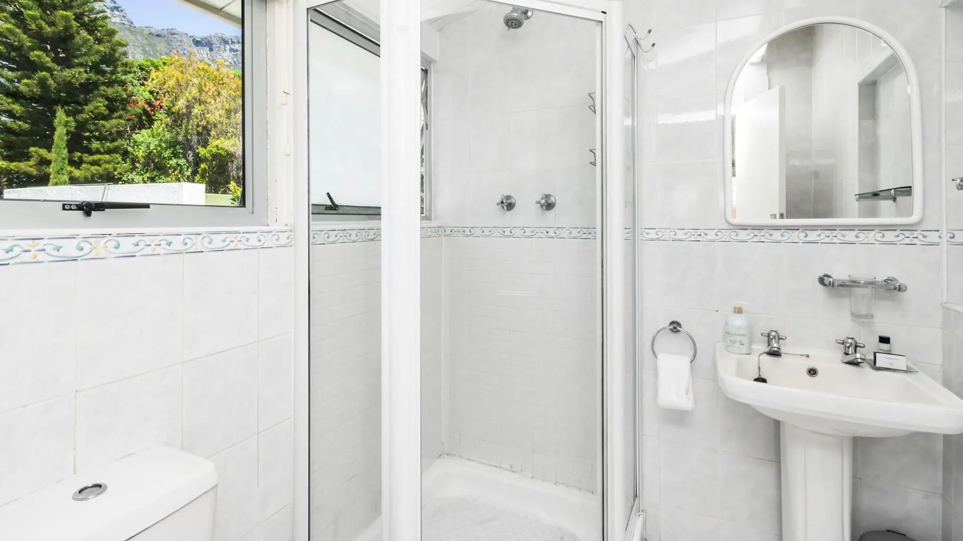 Atlantic Sunsets Villa With Magnificent Uninterrupted Ocean And Mountain Views In Camps Bay ケープタウン