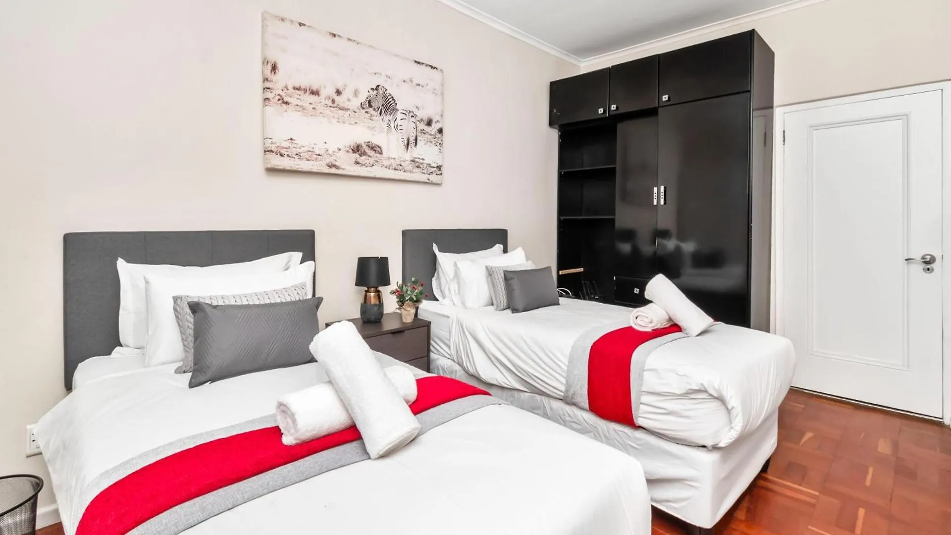 Atlantic Sunsets Villa With Magnificent Uninterrupted Ocean And Mountain Views In Camps Bay Le Cap