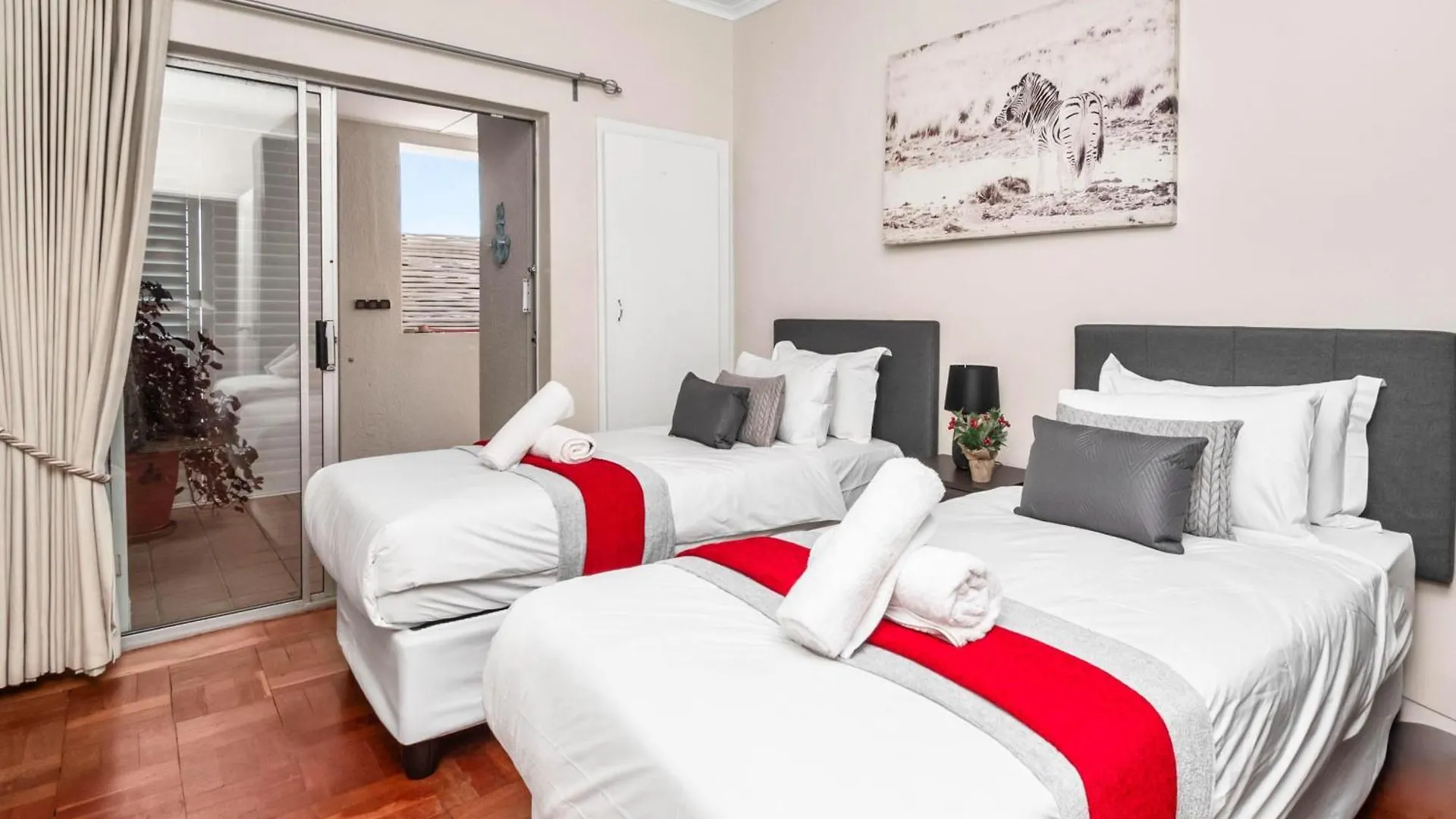 Atlantic Sunsets Villa With Magnificent Uninterrupted Ocean And Mountain Views In Camps Bay Le Cap Afrique du Sud