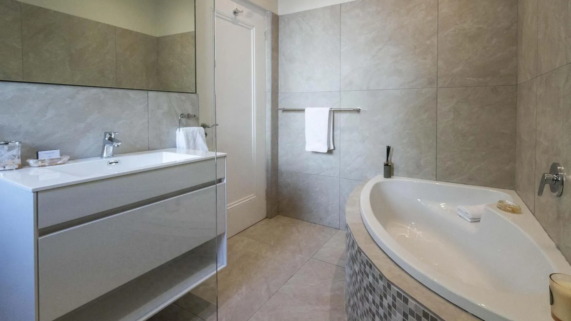 Atlantic Sunsets Villa With Magnificent Uninterrupted Ocean And Mountain Views In Camps Bay Le Cap 0*,  Afrique du Sud