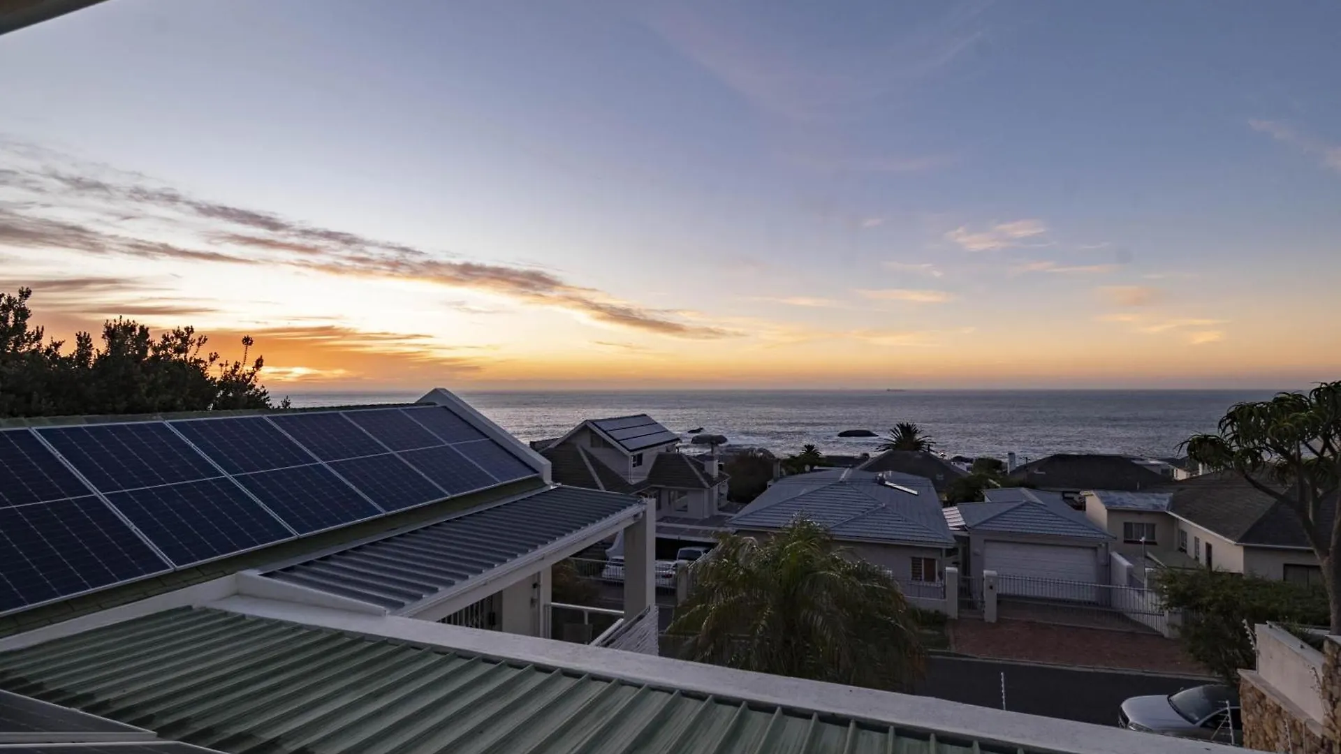 Atlantic Sunsets Villa With Magnificent Uninterrupted Ocean And Mountain Views In Camps Bay Le Cap